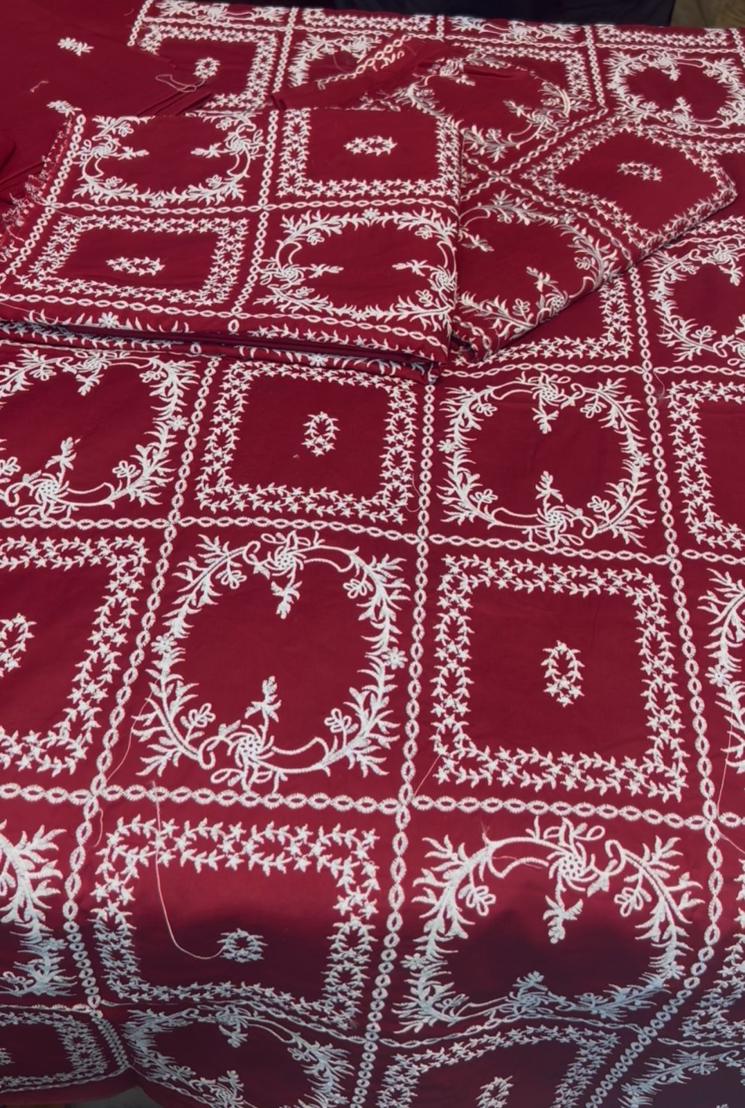 Bareeze Lawn 2pc Embroidery (Red)